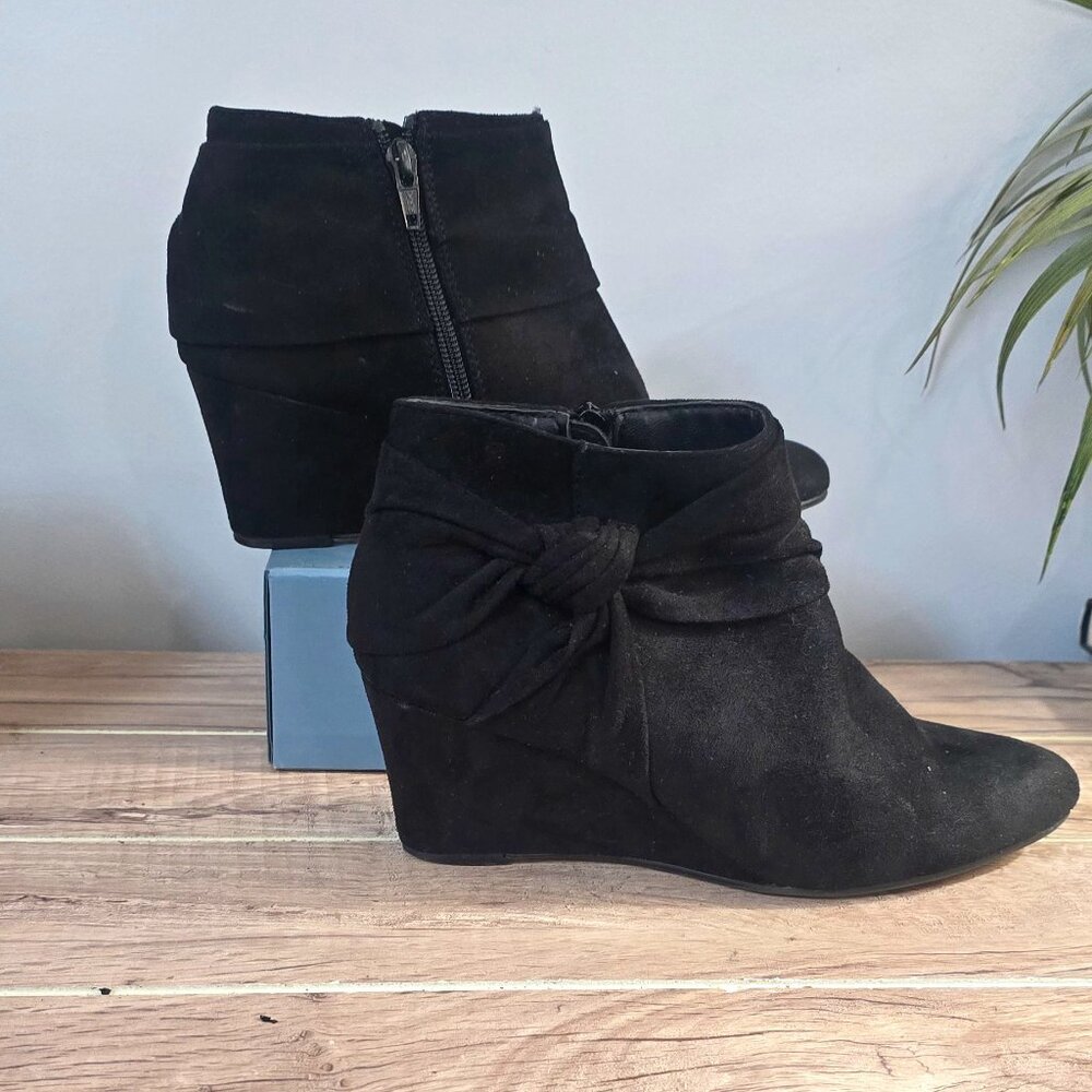 835 Andrew Geller Booties Black Suede Wedge Heel Ankle Boots Side Twist 6.5 M